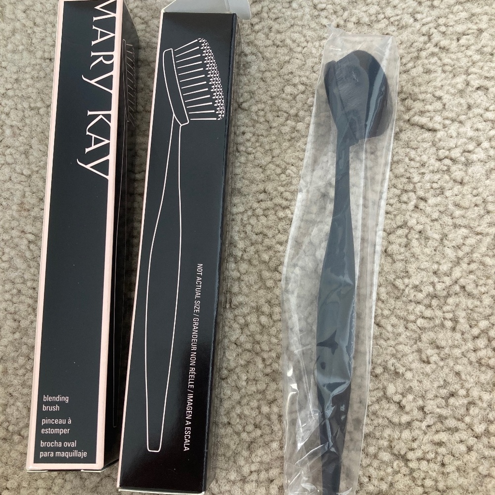 Mary Kay Blending Brush Easily & Evenly Blend Seamlessly~NEW